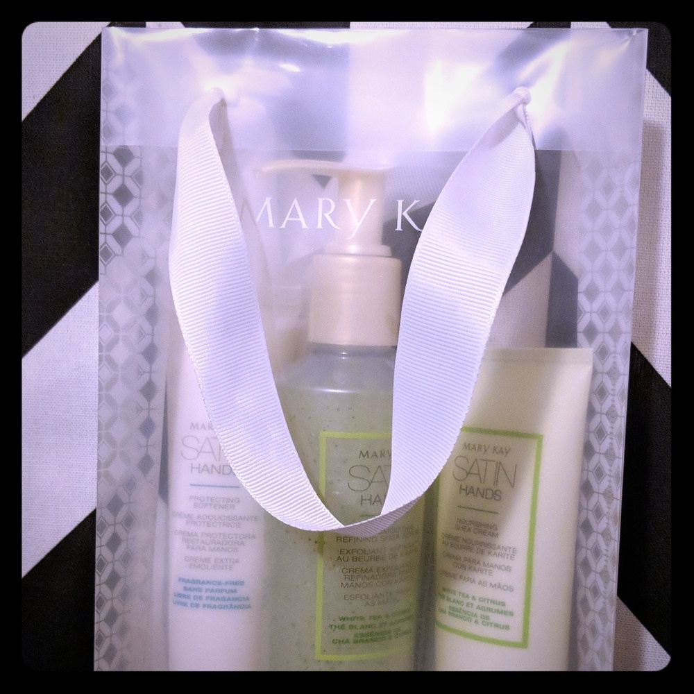 Marykay Satin Hands set